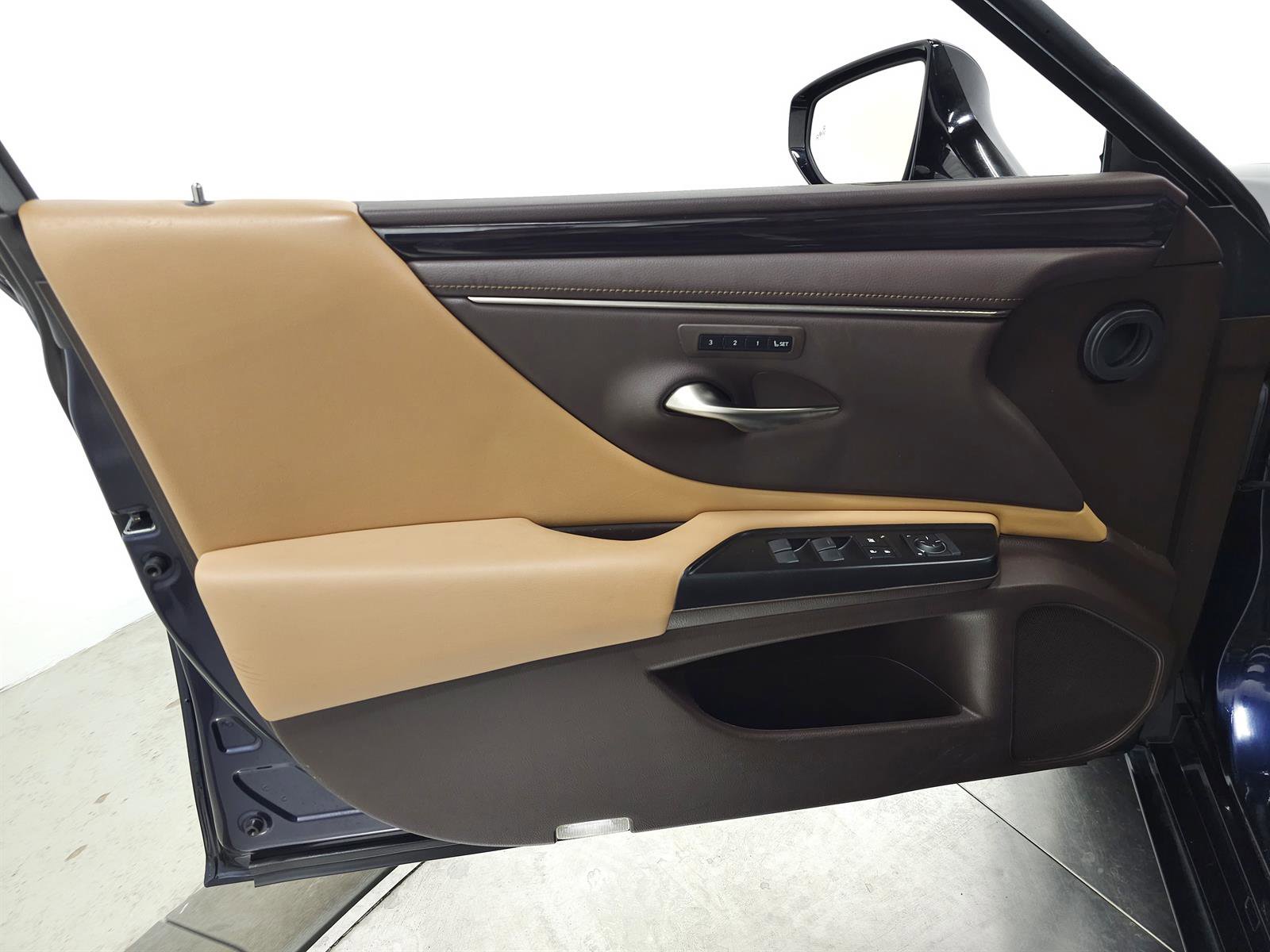 Used 2019 Lexus ES 300h w/ Premium Package FWD image 12