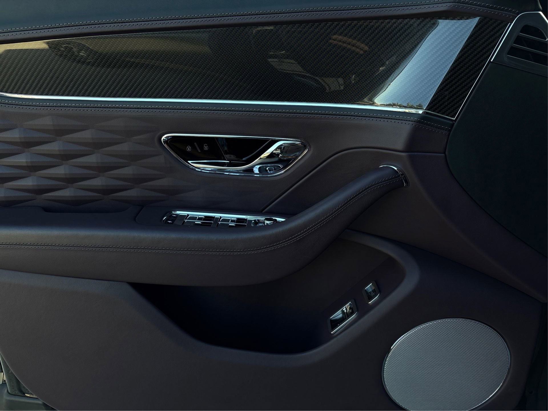 Used 2023 Bentley Flying Spur V8 image 21
