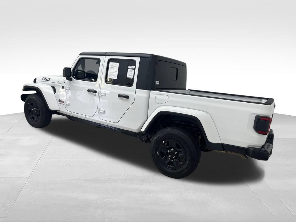 Used 2024 Jeep Gladiator Sport AWD/4WD image 3
