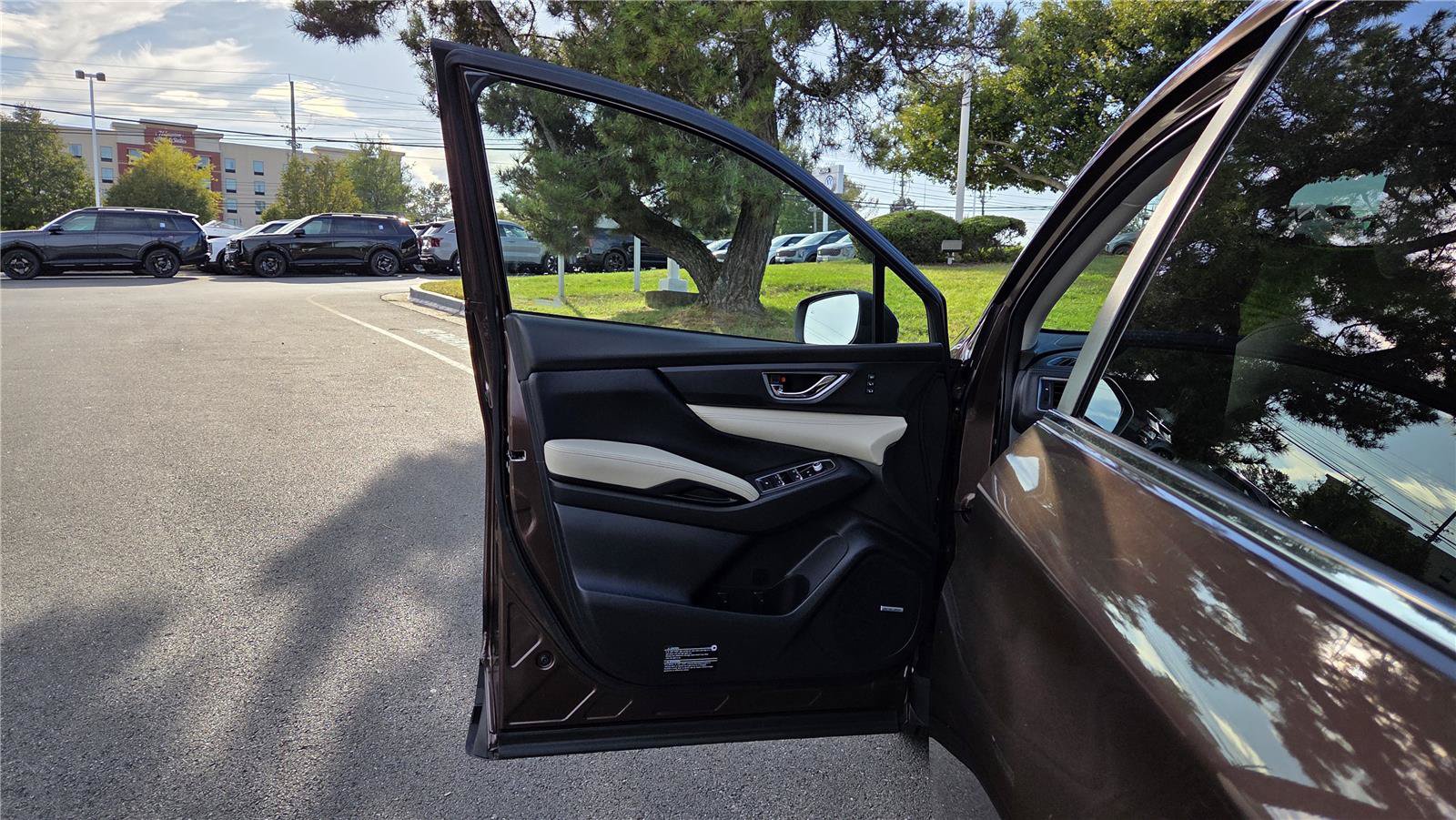 Used 2021 Subaru Ascent Limited w/ Technology Package AWD/4WD image 13