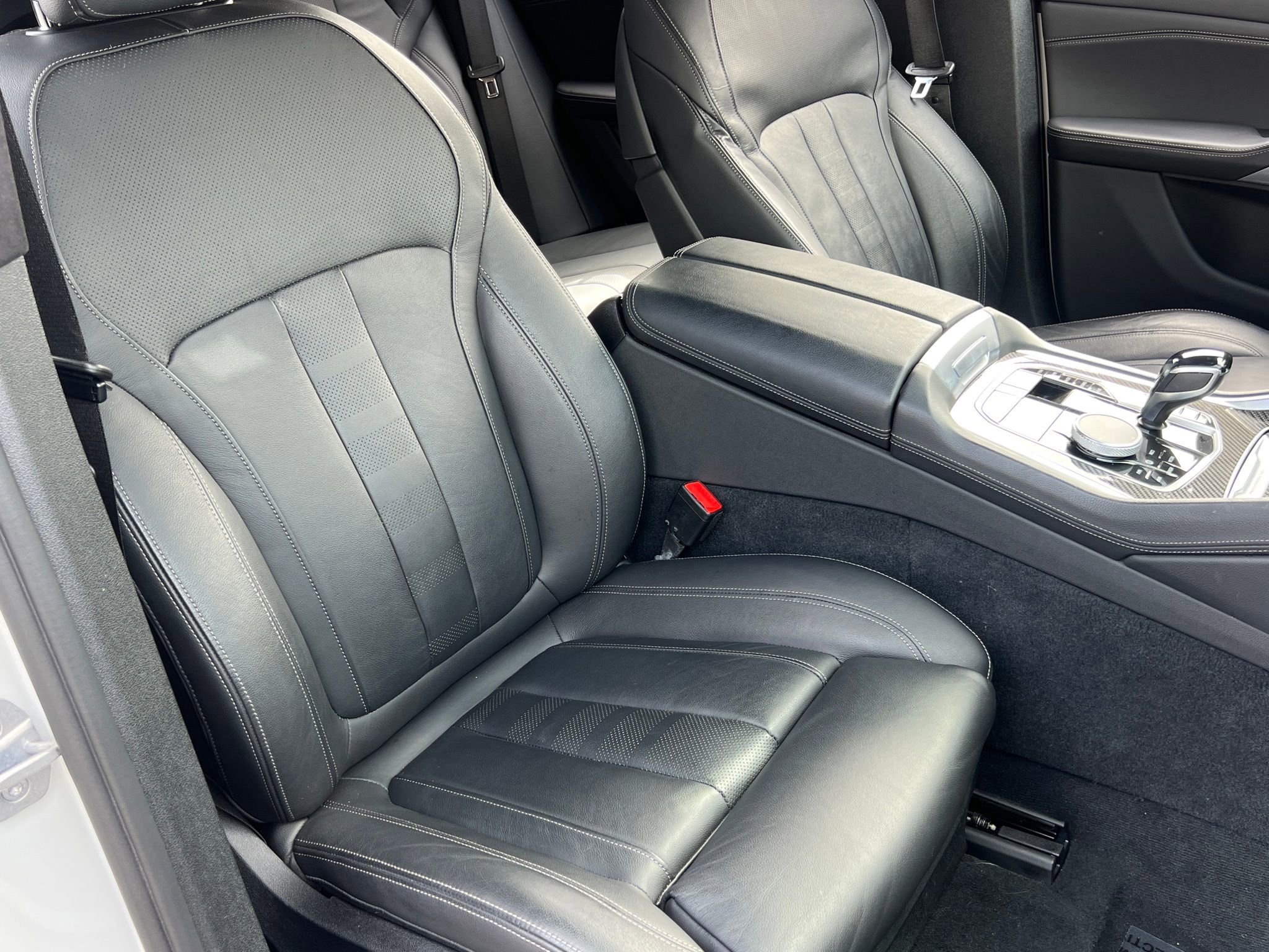 Used 2020 BMW X6 M50i w/ Executive Package image 20