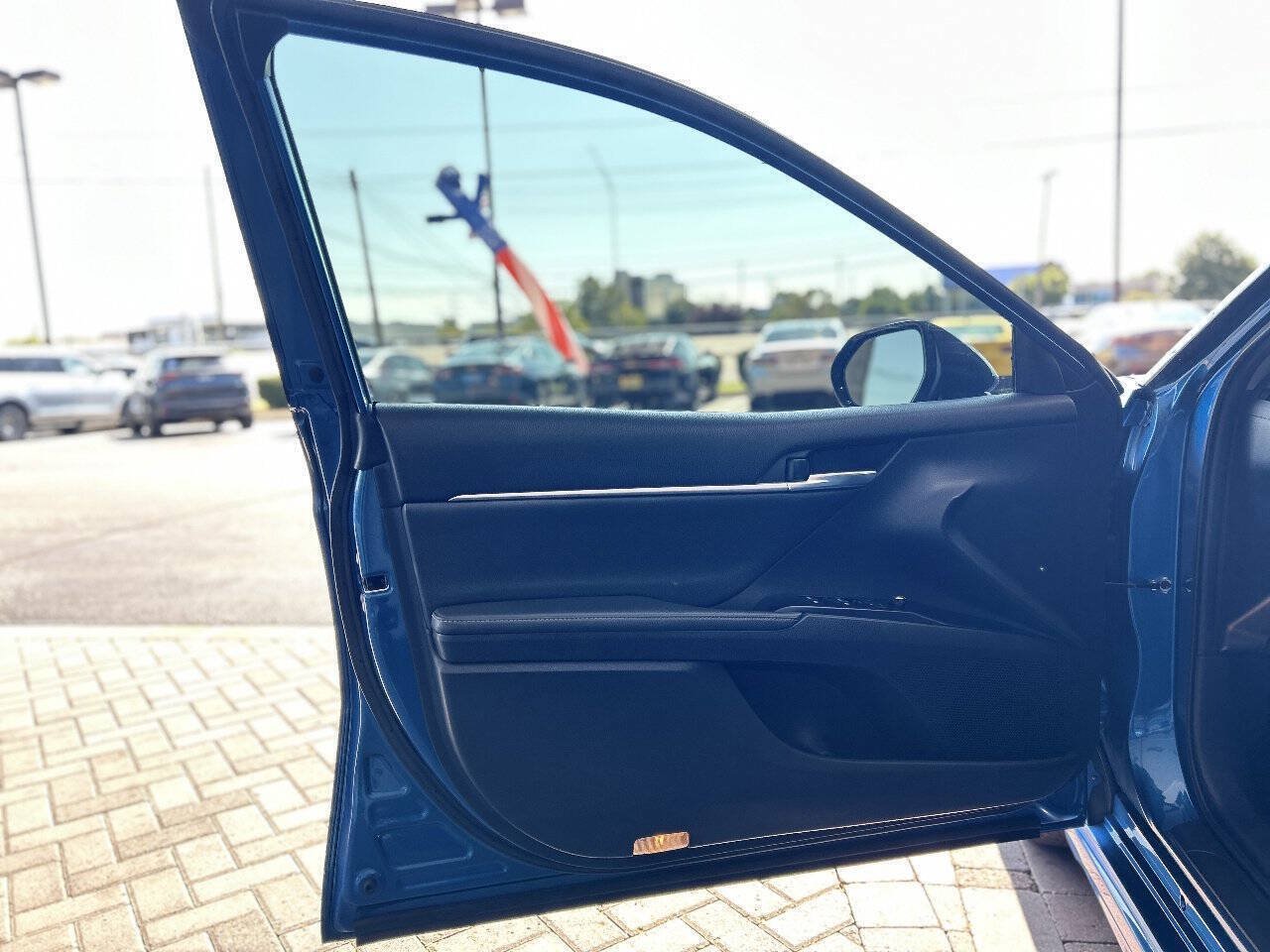 Used 2019 Toyota Camry XSE w/ Navigation Package FWD image 37