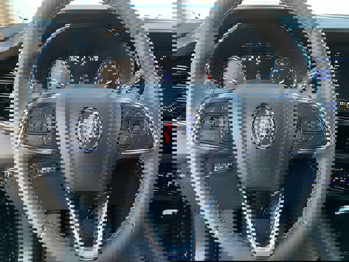 Used 2023 Buick Envision Avenir image 16