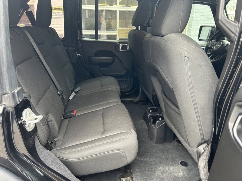 Used 2022 Jeep Wrangler Sport image 12