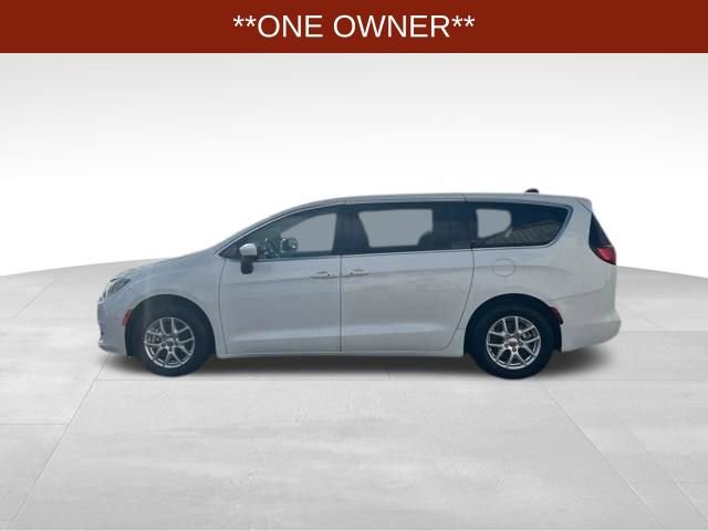 Used 2023 Chrysler Voyager LX image 4