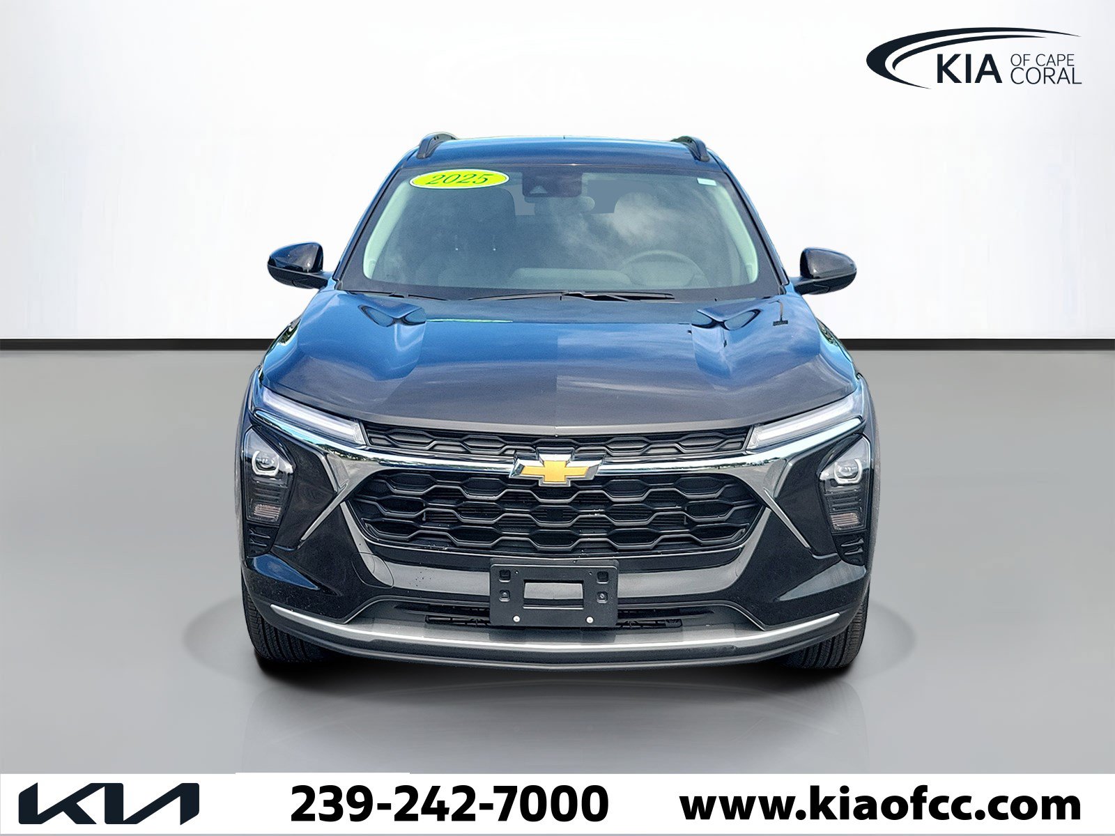 Used 2025 Chevrolet Trax LT w/ Driver Confidence Package FWD image 2