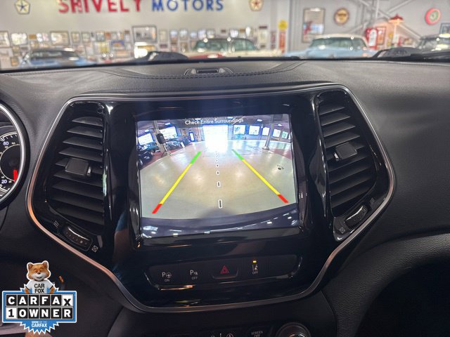 Used 2019 Jeep Cherokee Limited w/ Technology Group AWD/4WD image 3