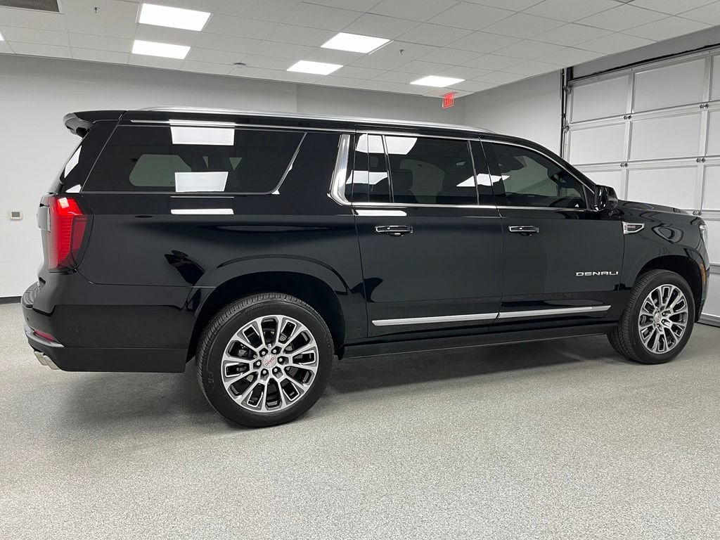 Used 2026 GMC Yukon XL Denali w/ Sun & Power Step Package AWD/4WD image 11