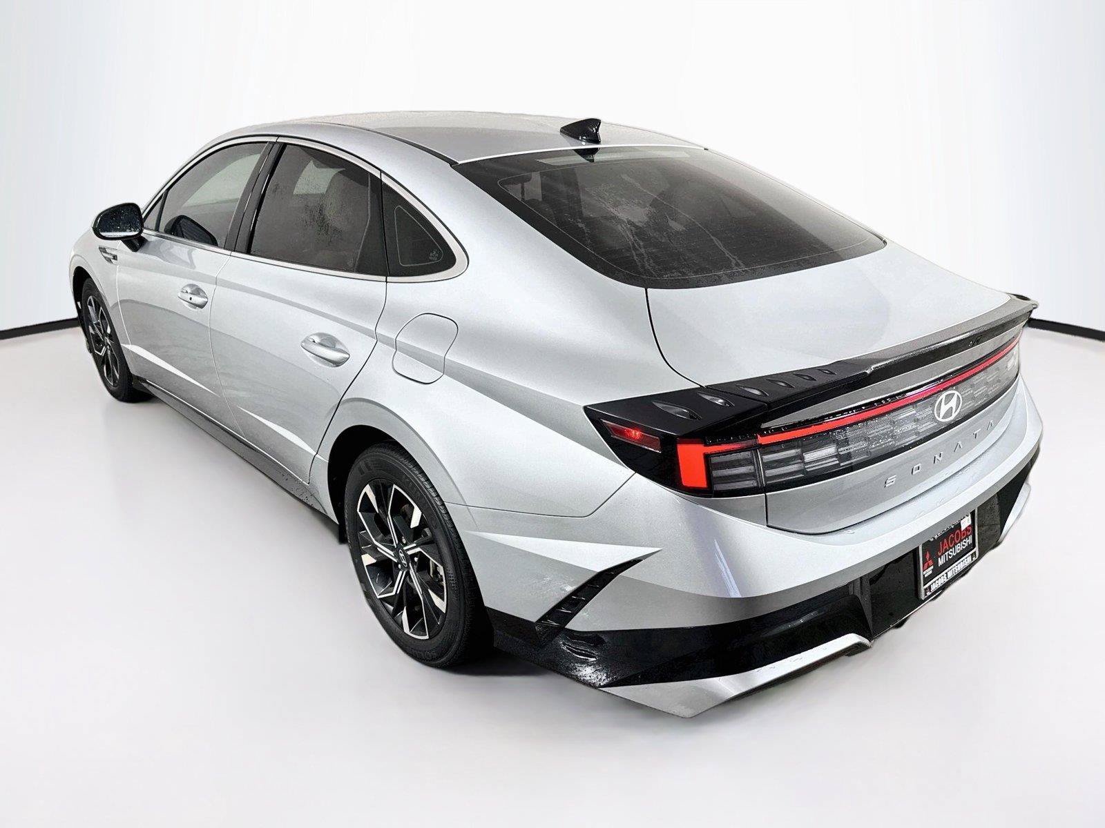 Used 2025 Hyundai Sonata SEL FWD image 3
