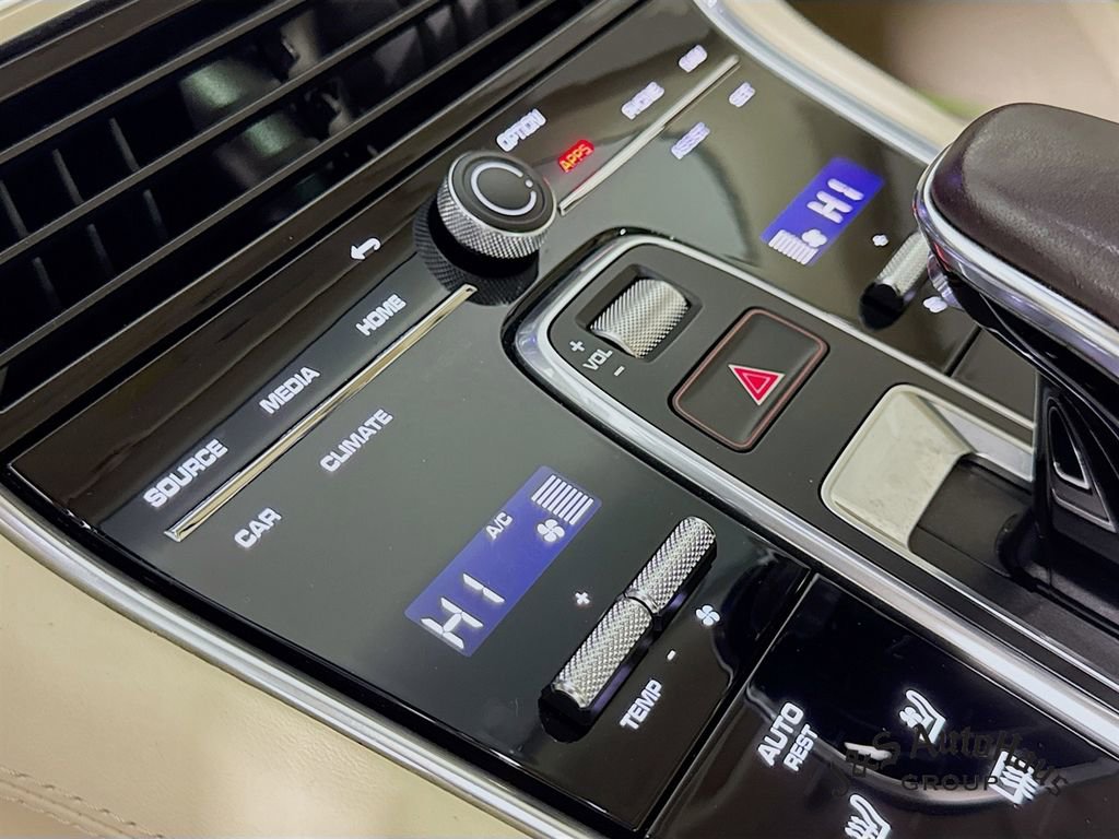 Used 2023 Porsche Panamera 4 Platinum Edition AWD/4WD image 20
