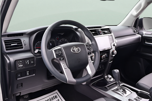 Used 2021 Toyota 4Runner SR5 Premium w/ Moonroof Package AWD/4WD image 15