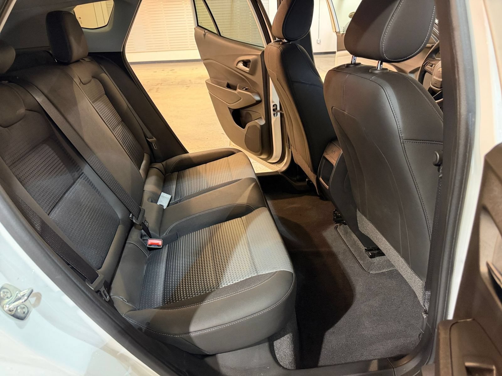 Used 2026 Chevrolet Trax LT FWD image 36