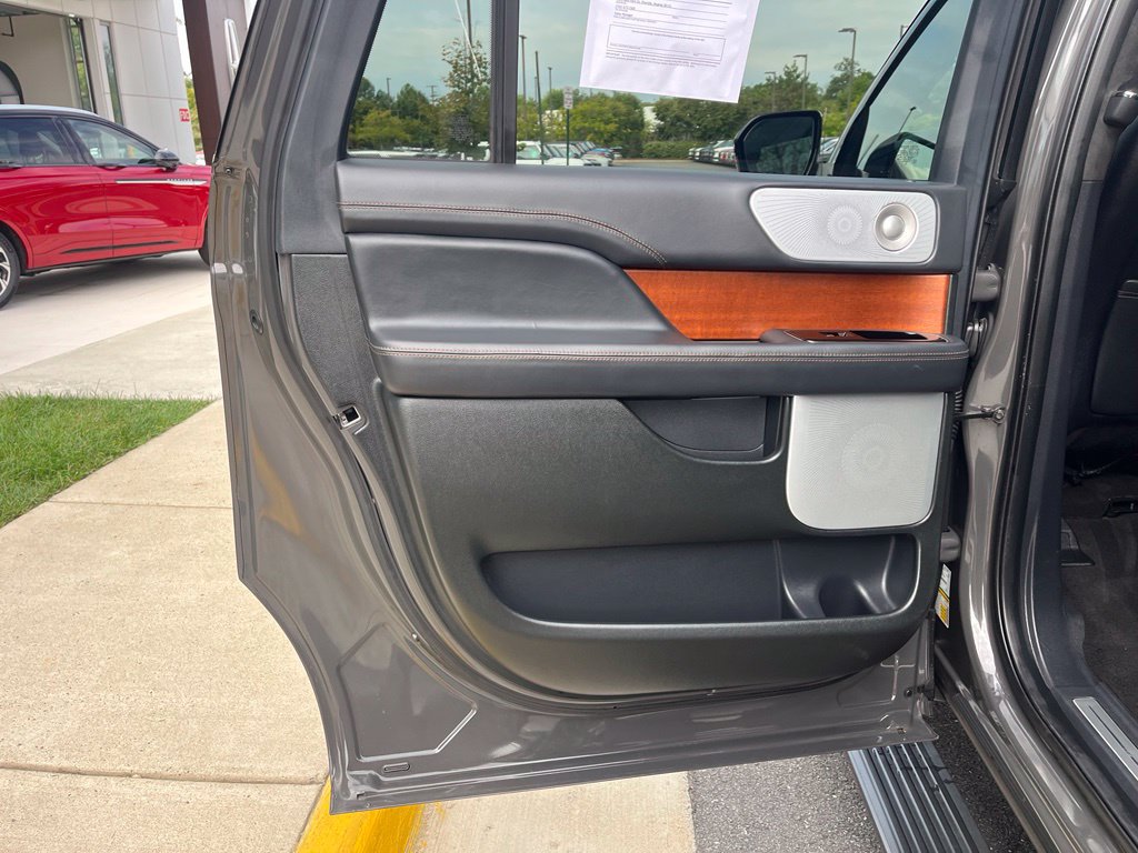 Certified 2023 Lincoln Navigator L Black Label AWD/4WD image 18