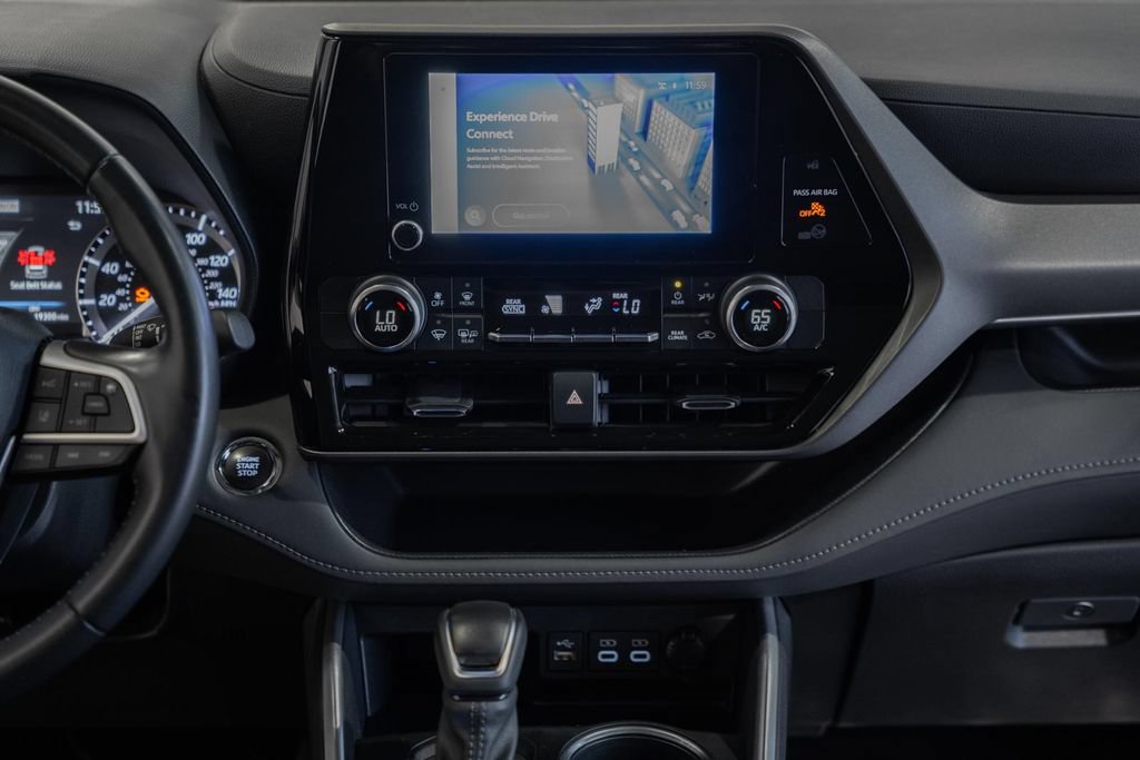 Used 2023 Toyota Highlander LE FWD image 19
