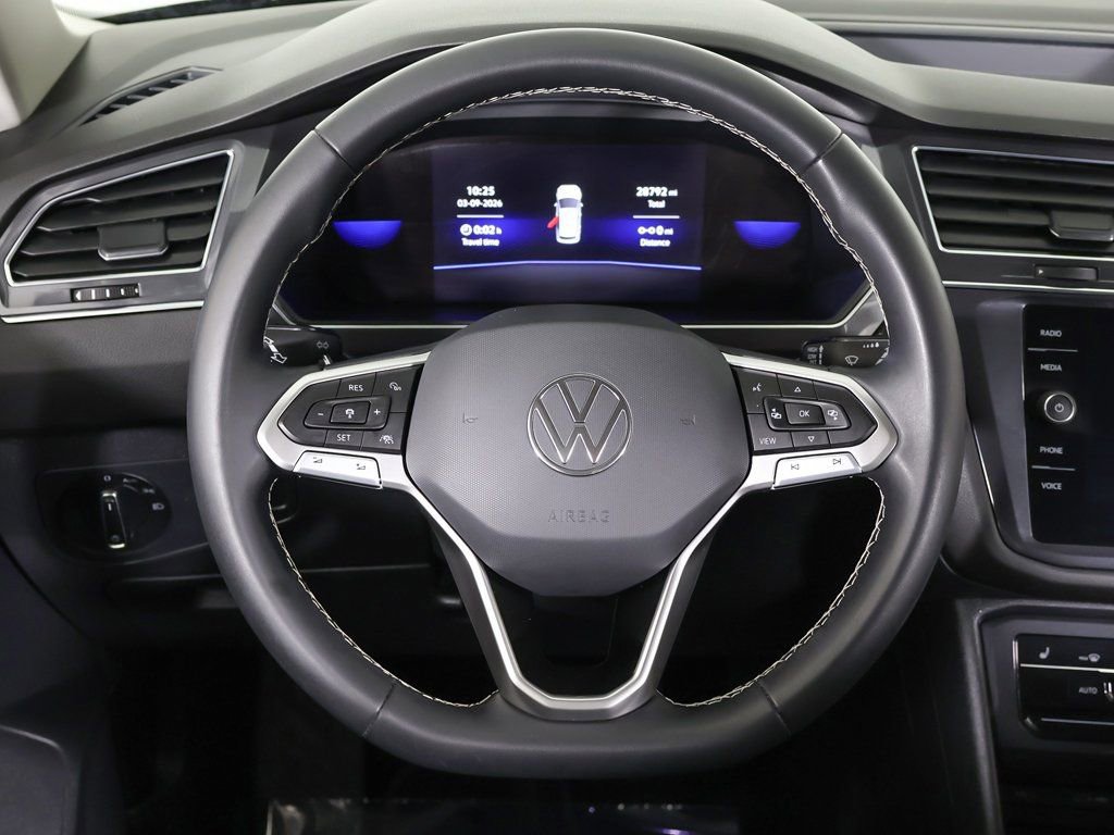 Used 2023 Volkswagen Tiguan SE image 38