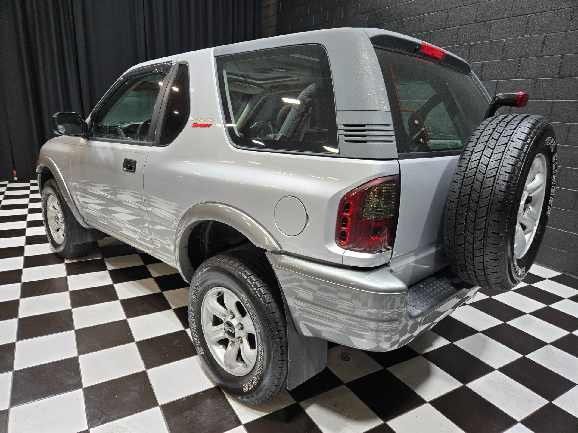 Used 2002 Isuzu Rodeo Sport RWD image 4