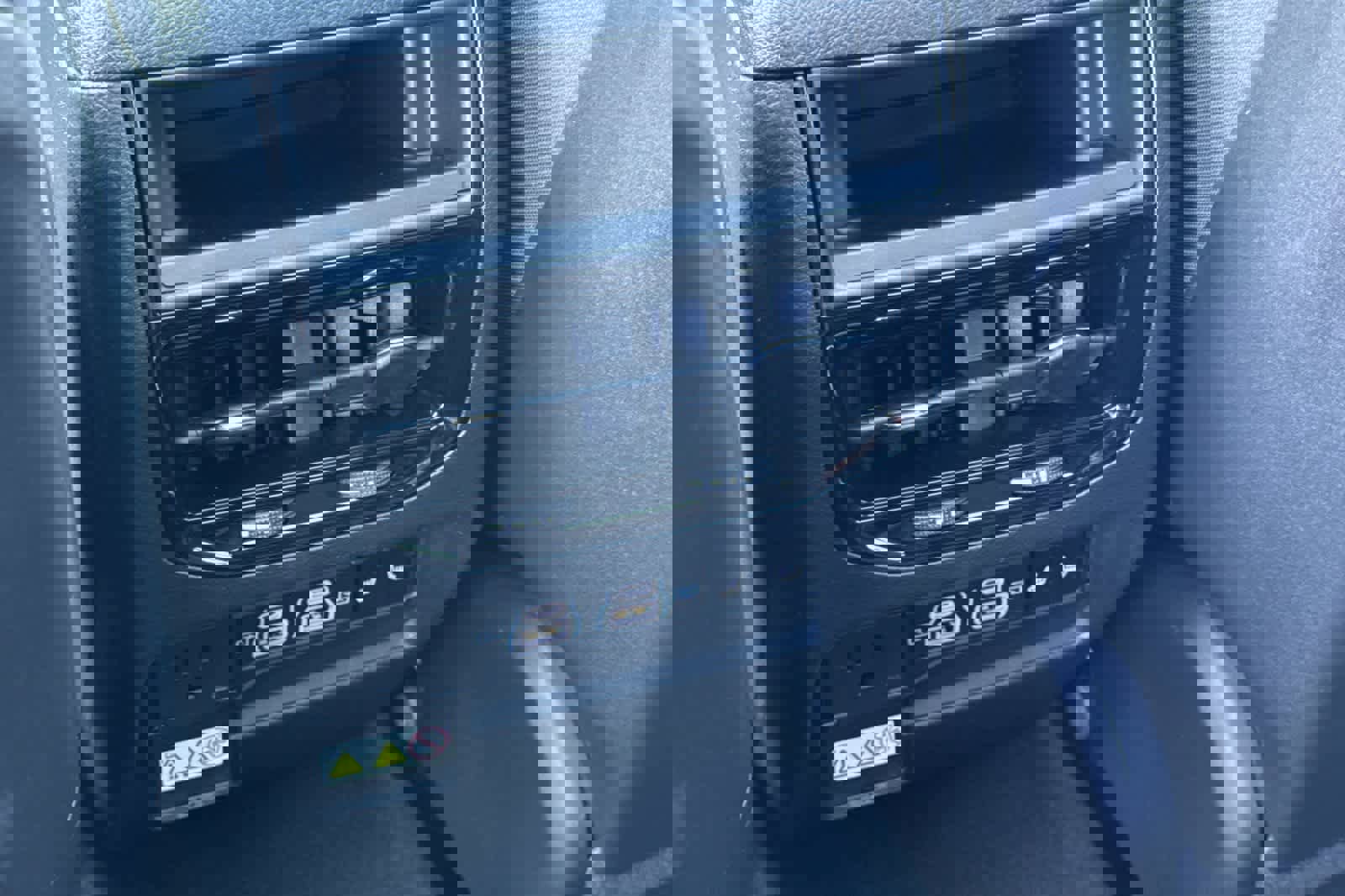 New 2025 Jeep Grand Cherokee Limited w/ Luxury Tech Group II image 15