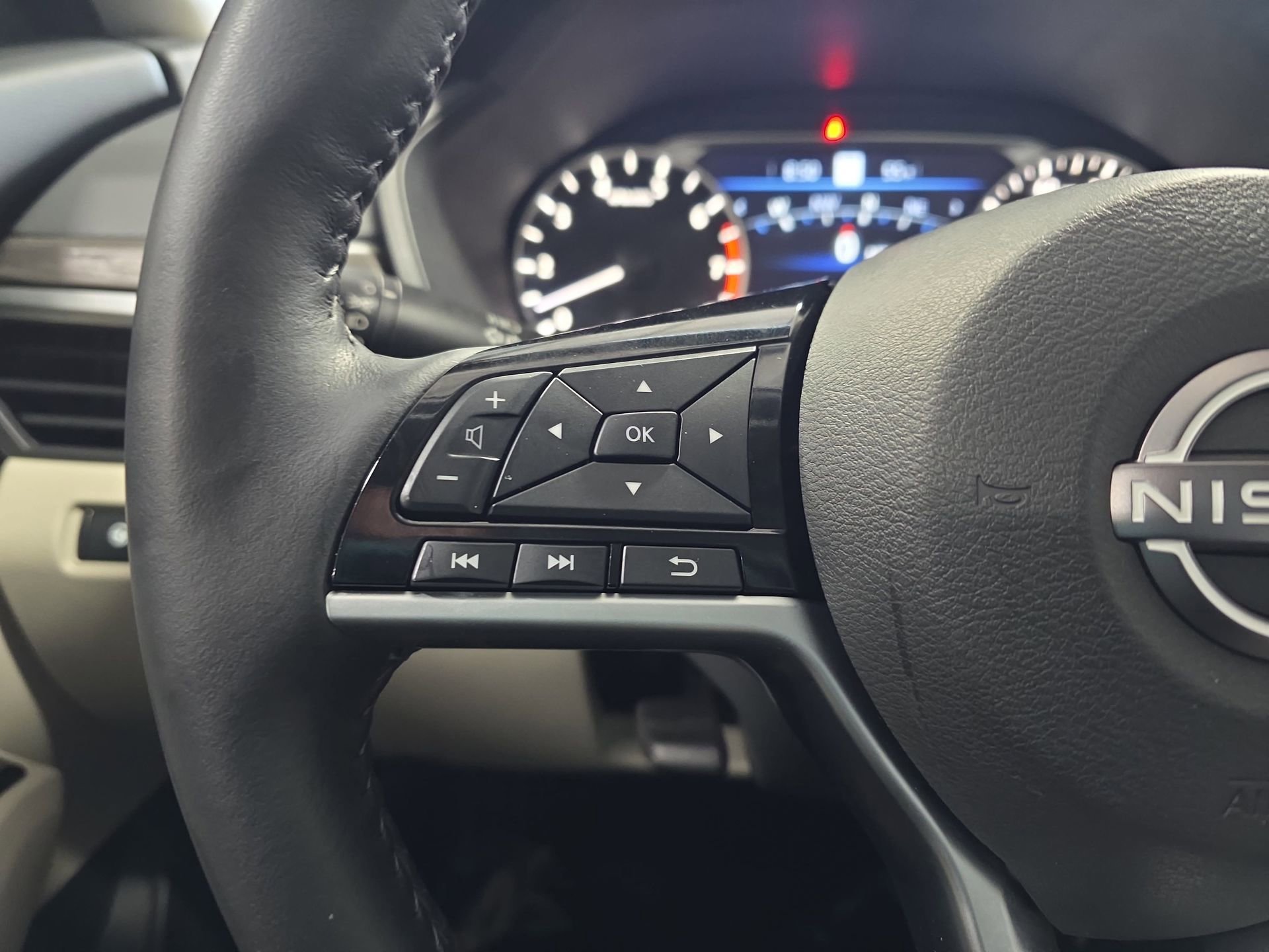 Used 2023 Nissan Altima 2.5 SL FWD image 17