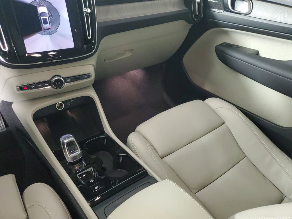 Certified 2026 Volvo XC40 B5 Ultra w/ Climate Package image 19