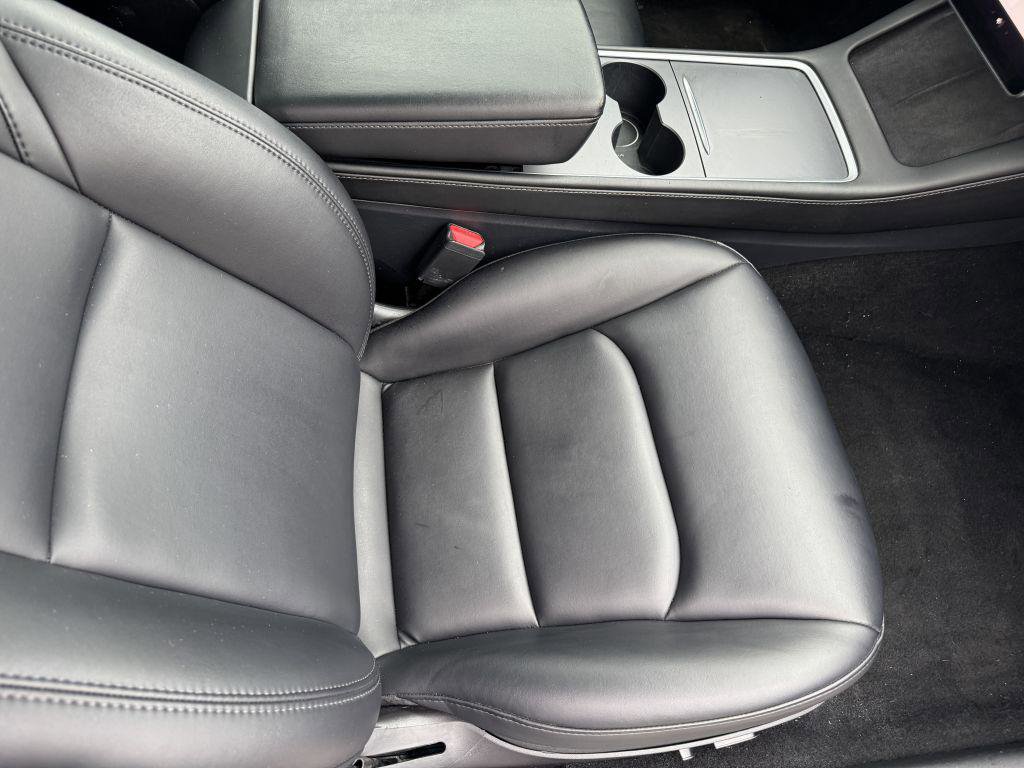 Used 2023 Tesla Model 3 Standard Range image 16