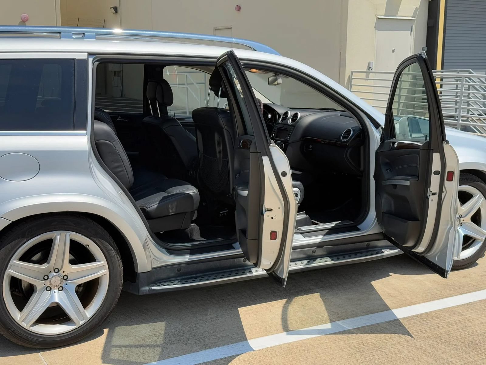 Used 2011 Mercedes-Benz GL 550 4MATIC image 18