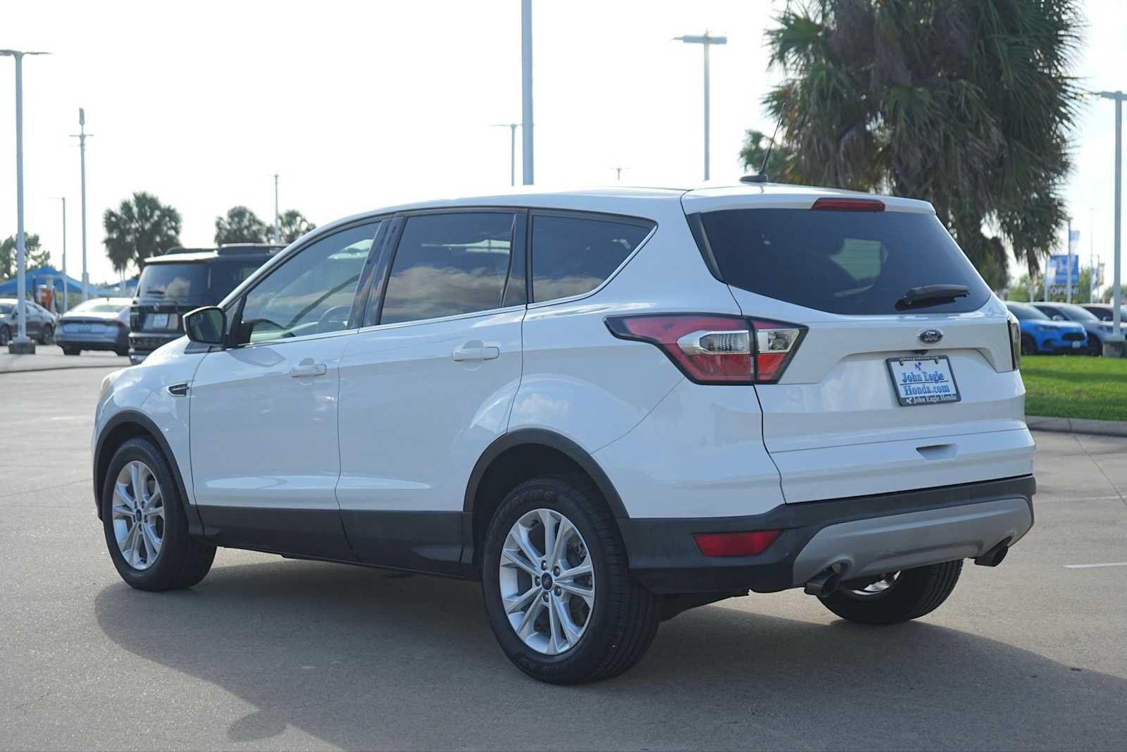 Used 2017 Ford Escape SE FWD image 4