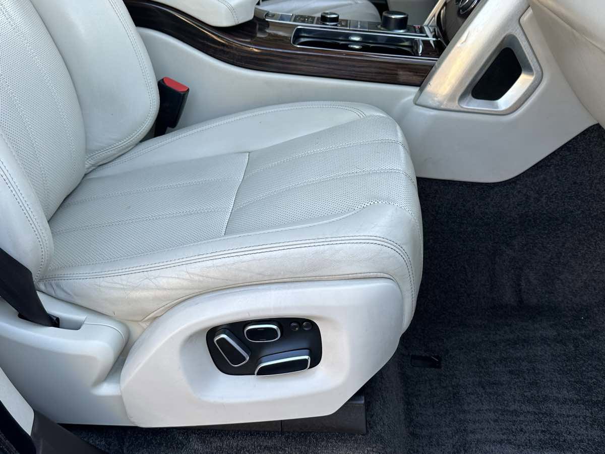Used 2014 Land Rover Range Rover HSE image 10