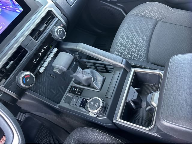 Used 2025 Toyota 4Runner SR5 AWD/4WD image 31