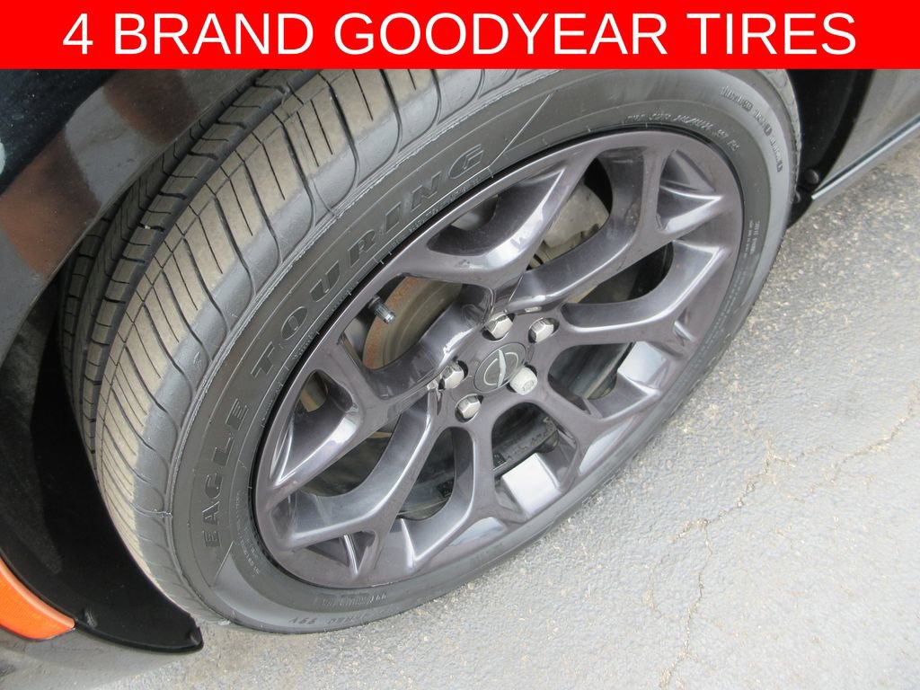 Used 2020 Chrysler 300 Touring w/ Sport Appearance Package RWD image 4