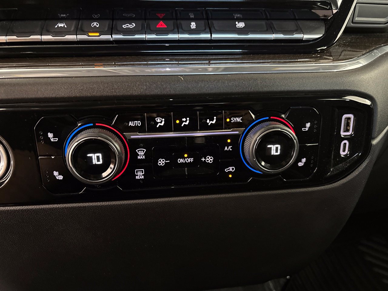 Used 2024 Chevrolet Silverado 1500 LT AWD/4WD image 19