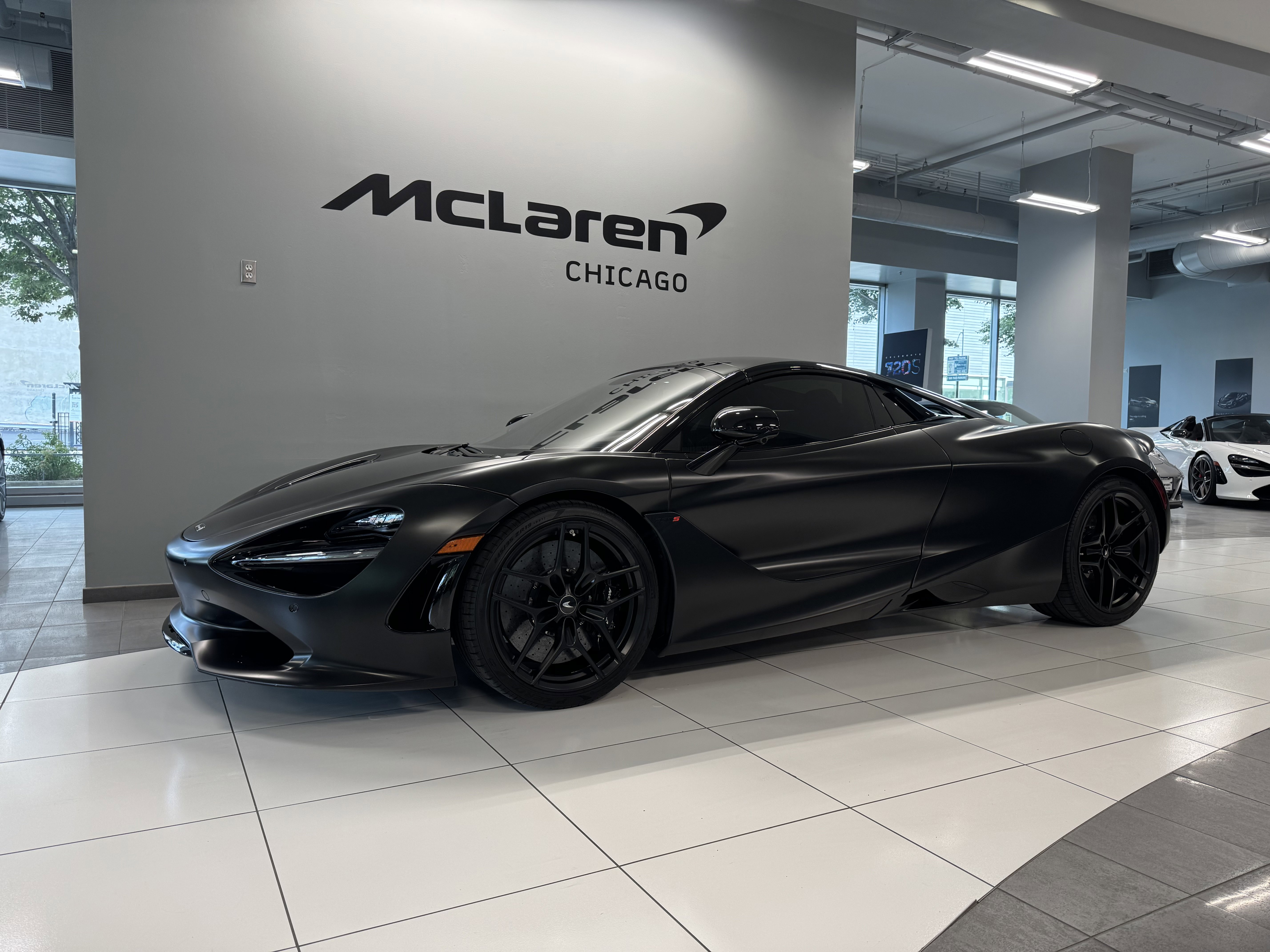 Used 2024 McLaren 750S Spider image 1
