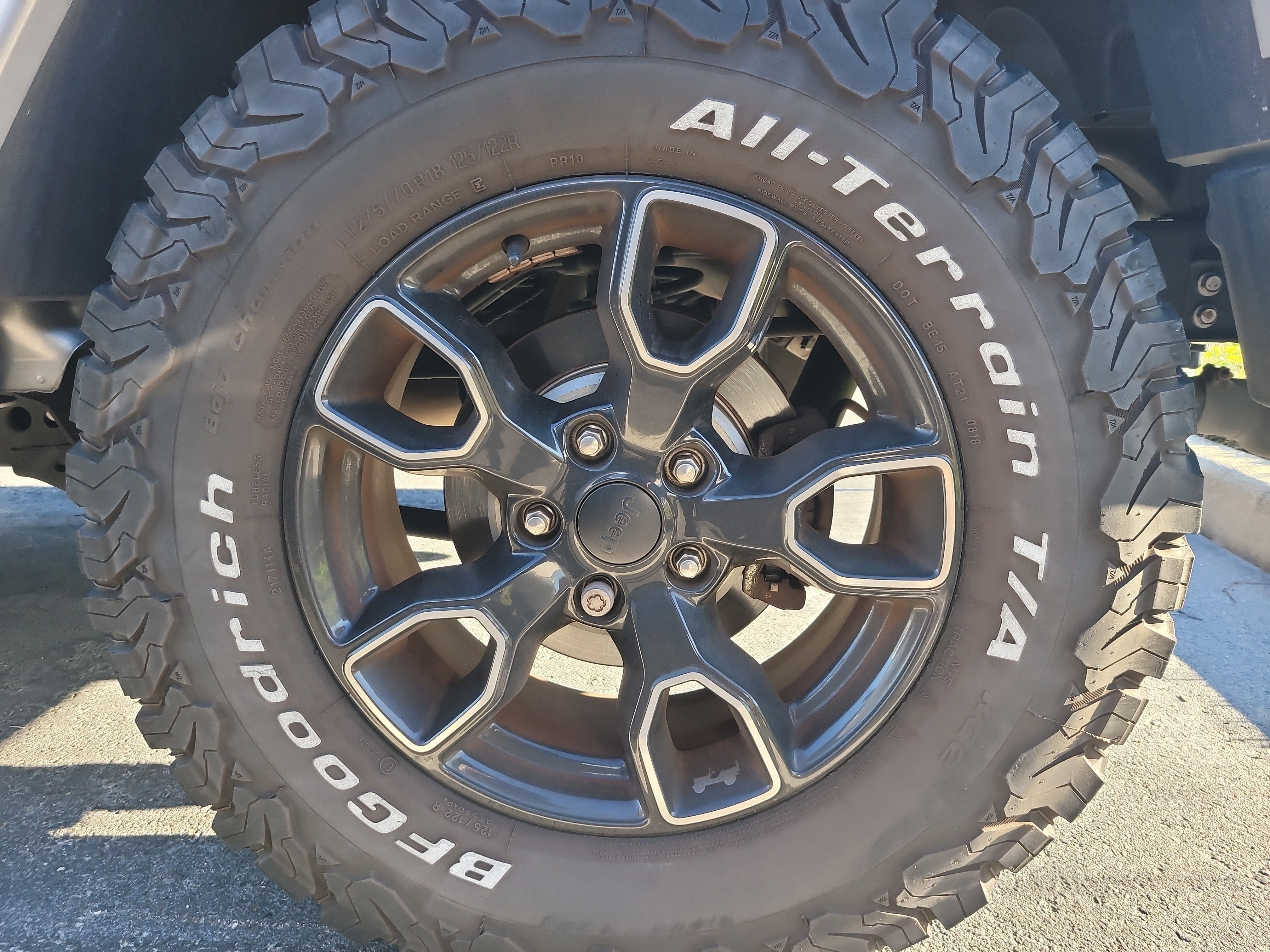 Used 2017 Jeep Wrangler Unlimited Sahara image 6