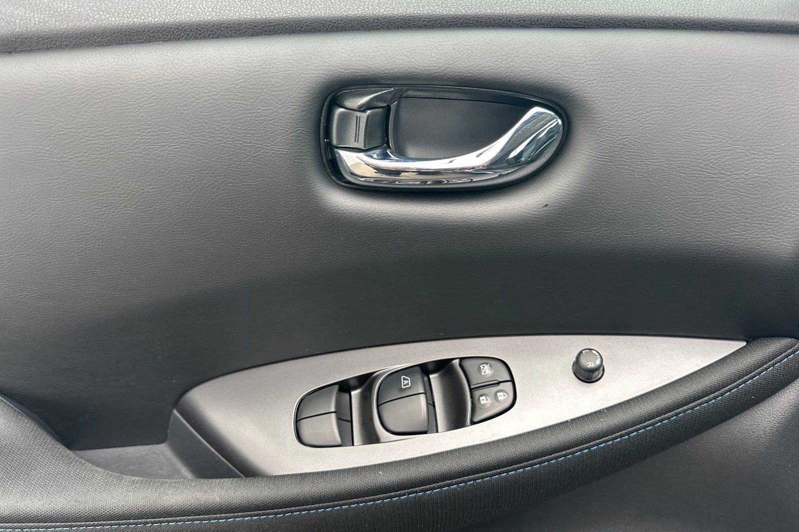 Certified 2024 Nissan Leaf S image 11