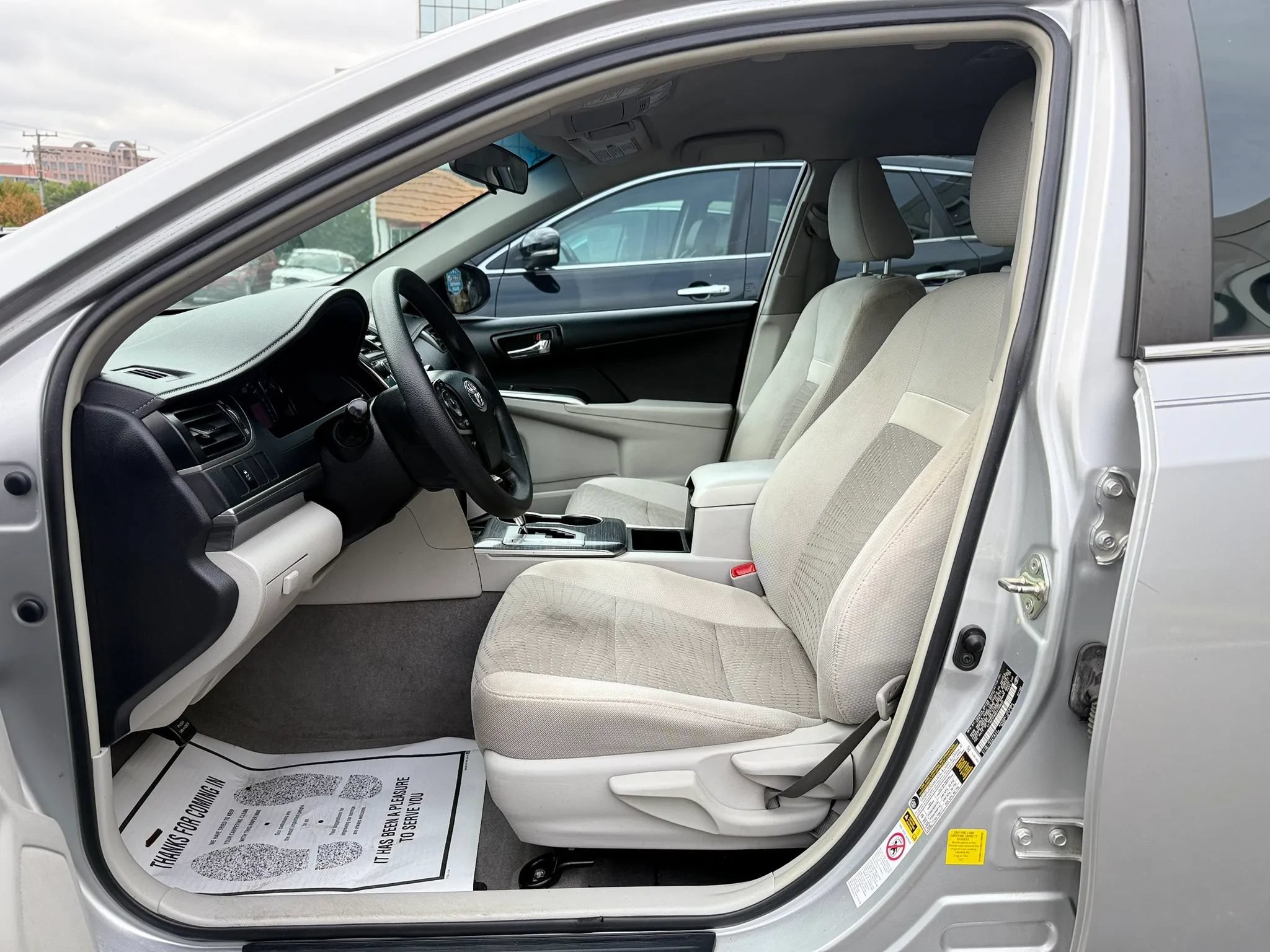 Used 2014 Toyota Camry LE FWD image 10