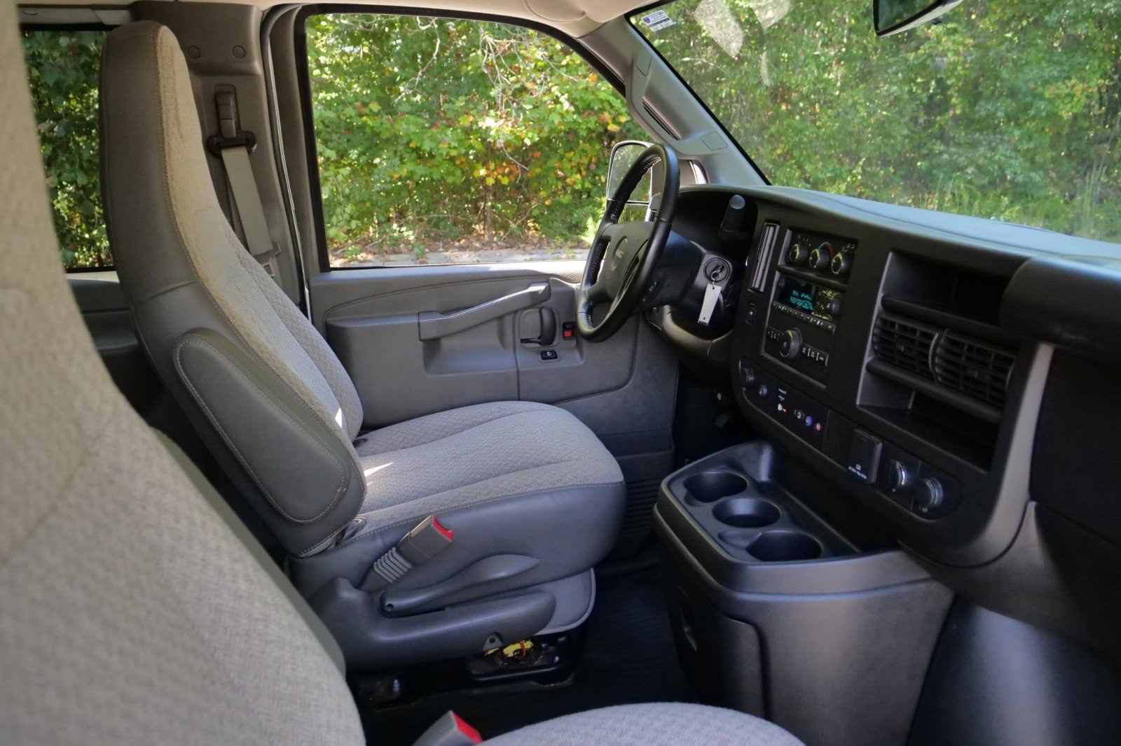 Used 2022 GMC Savana 2500 w/ Communications Package RWD image 27