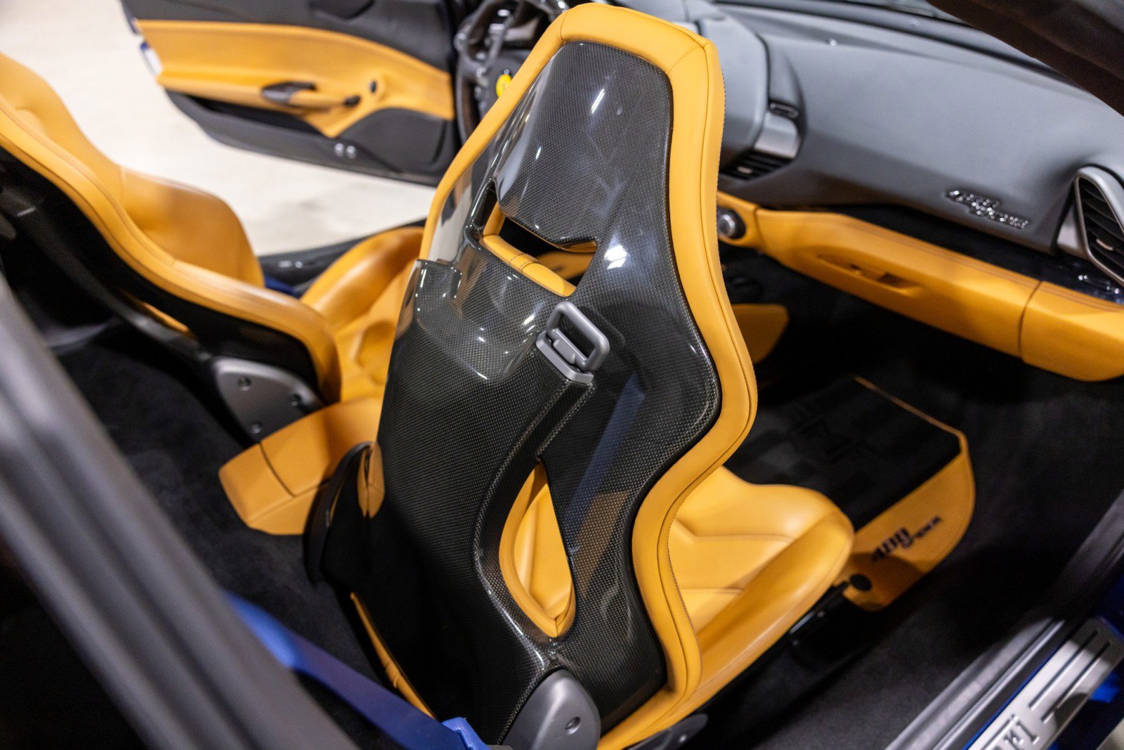 Used 2019 Ferrari 488 Spider image 35