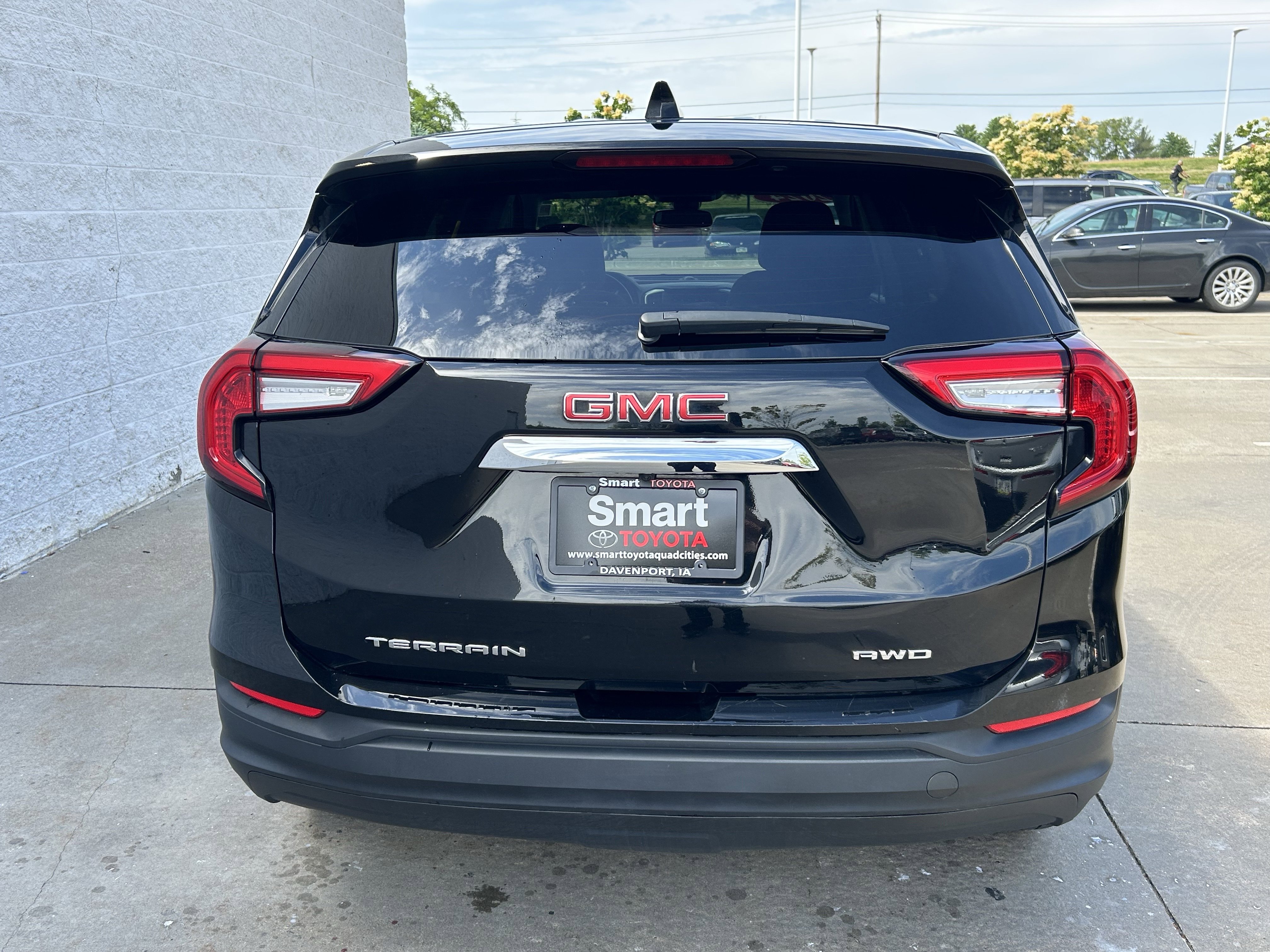 Used 2024 GMC Terrain SLE AWD/4WD image 5