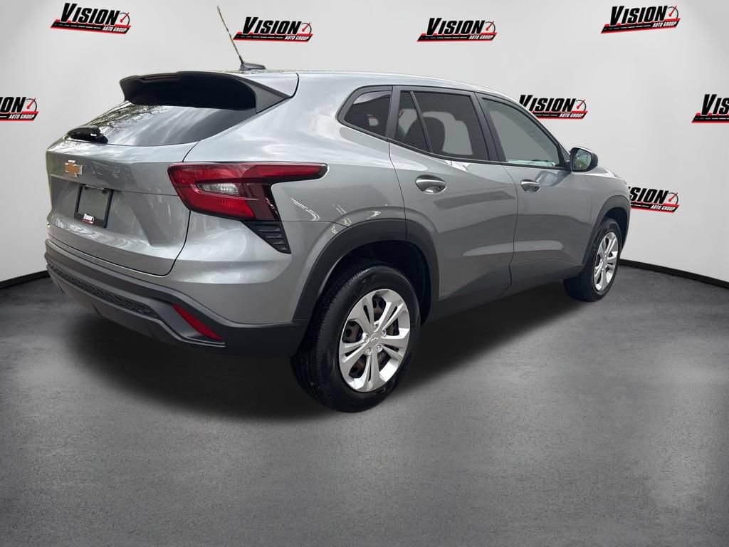 Used 2024 Chevrolet Trax LS FWD image 5