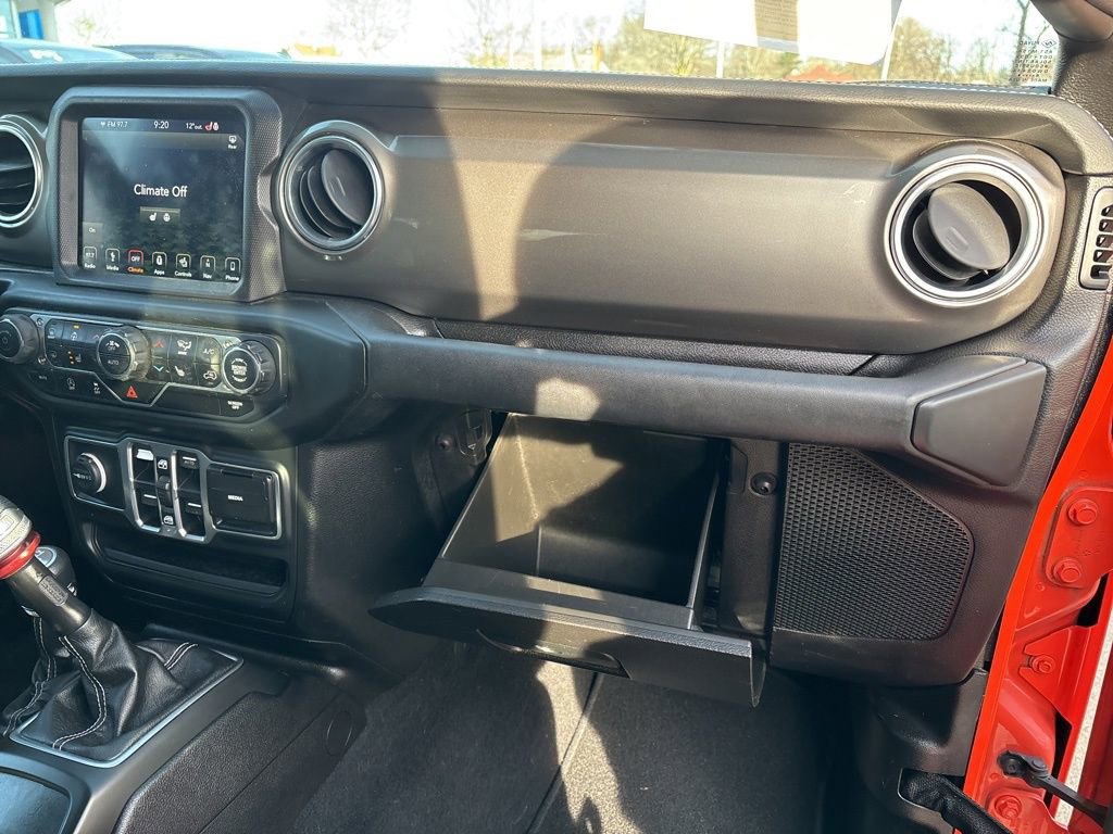 Used 2018 Jeep Wrangler Unlimited Sahara image 25