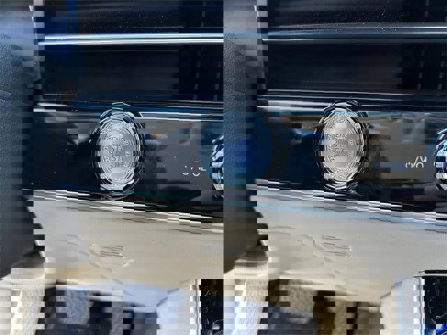 Used 2026 Genesis GV70 2.5T Select image 29