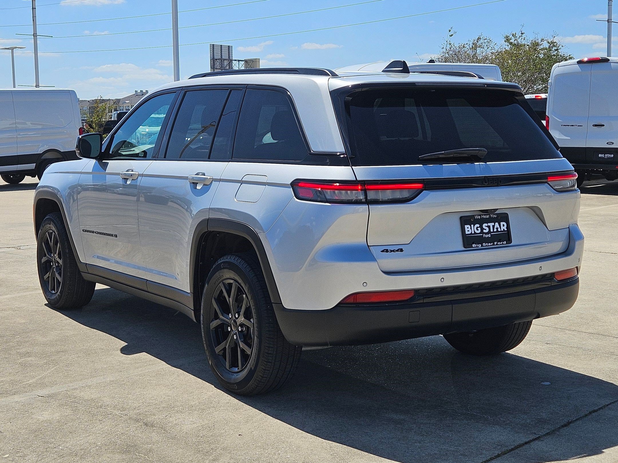 Used 2025 Jeep Grand Cherokee Altitude image 6
