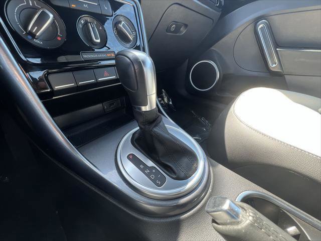 Used 2018 Volkswagen Beetle 2.0T S FWD image 19