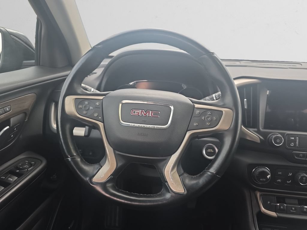 Used 2023 GMC Terrain Denali w/ Denali Premium Package AWD/4WD image 14