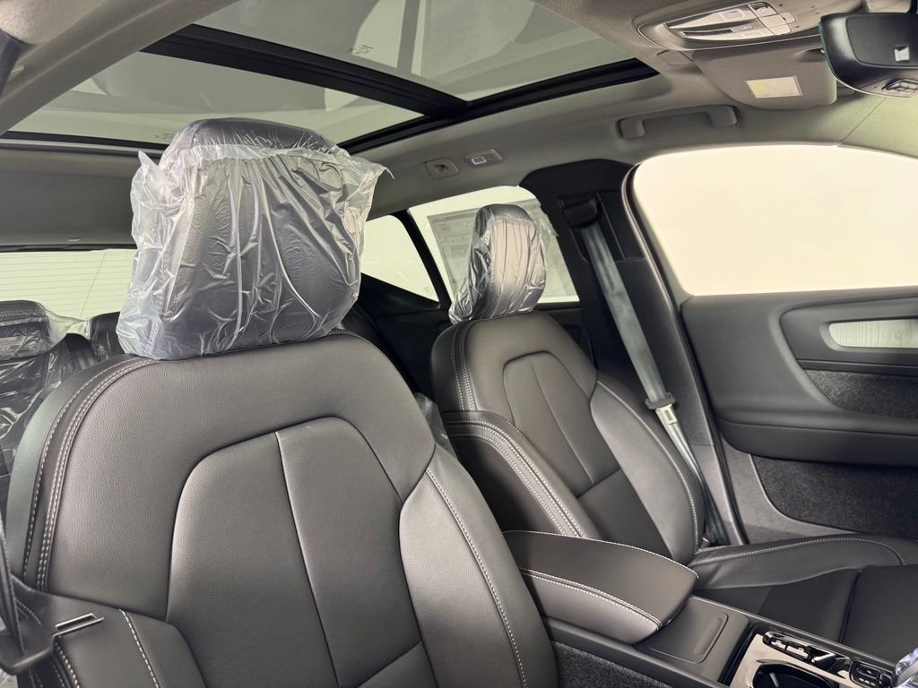 New 2026 Volvo XC40 B5 Plus w/ Protection Package Premier AWD/4WD image 6