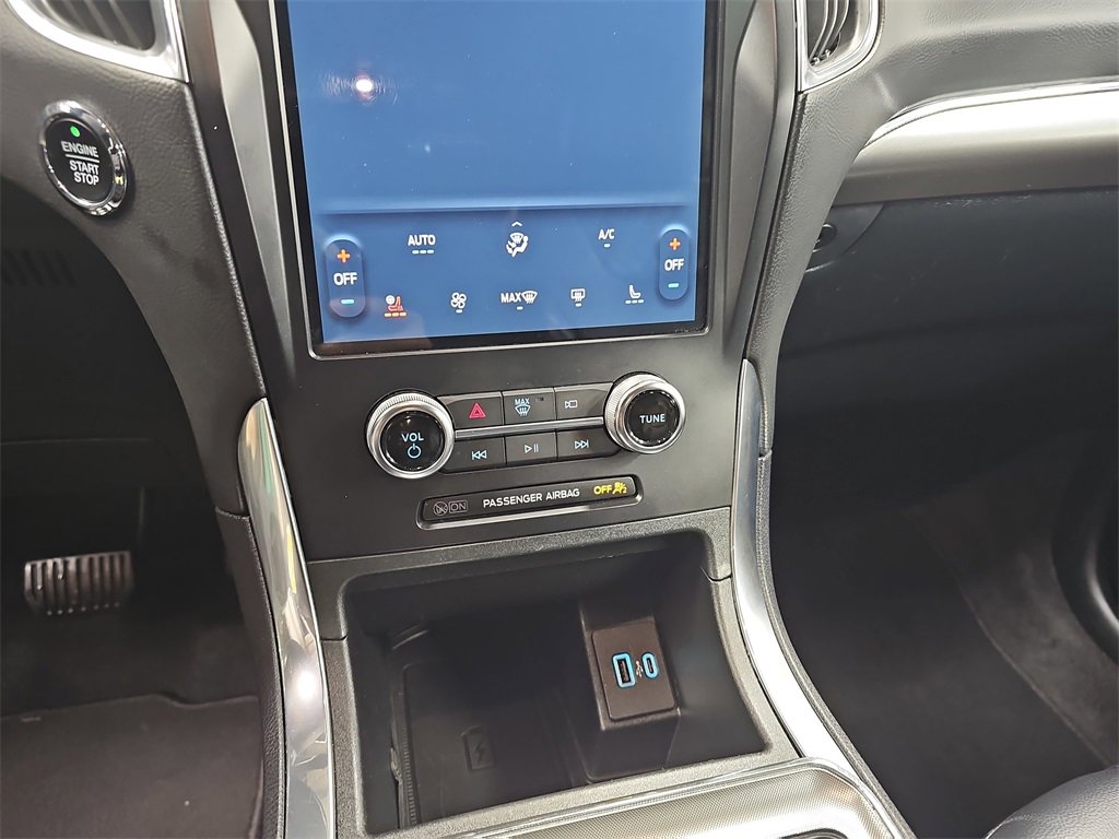 Used 2024 Ford Edge Titanium image 22