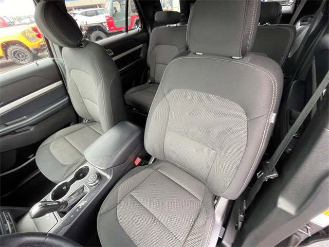 Used 2017 Ford Explorer XLT image 24