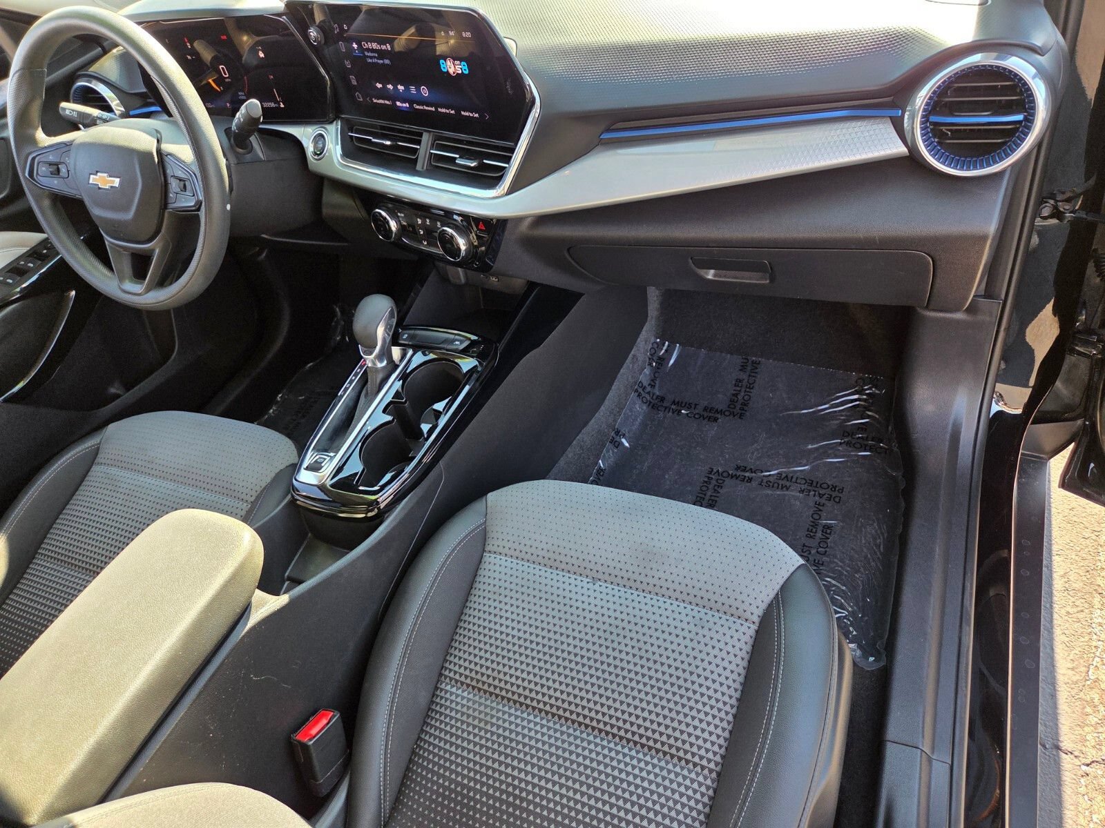 Used 2025 Chevrolet Trax LT FWD image 16