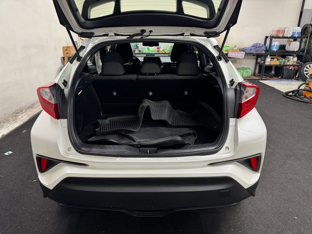 Used 2018 Toyota C-HR XLE image 6