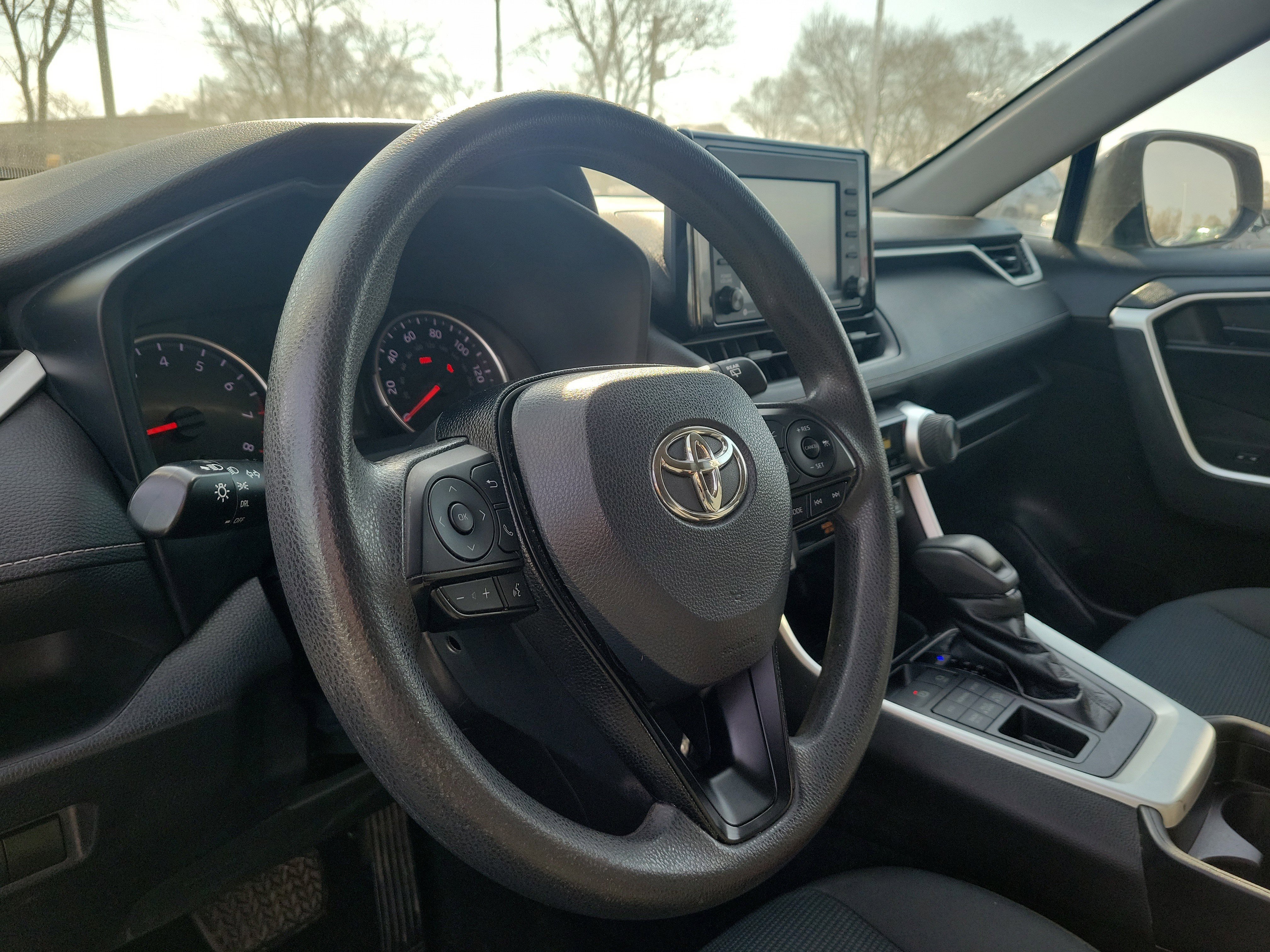 Used 2021 Toyota RAV4 LE image 15