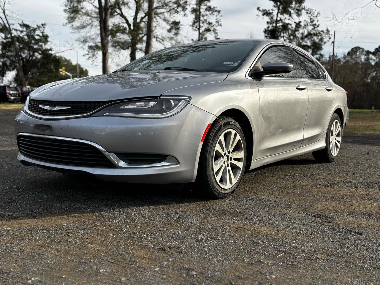 Used 2015 Chrysler 200 Limited w/ Convenience Group image 4